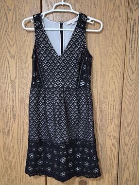 LOFT Black & White Lace Overlay V-Neck Cocktail Evening Dress Size 6